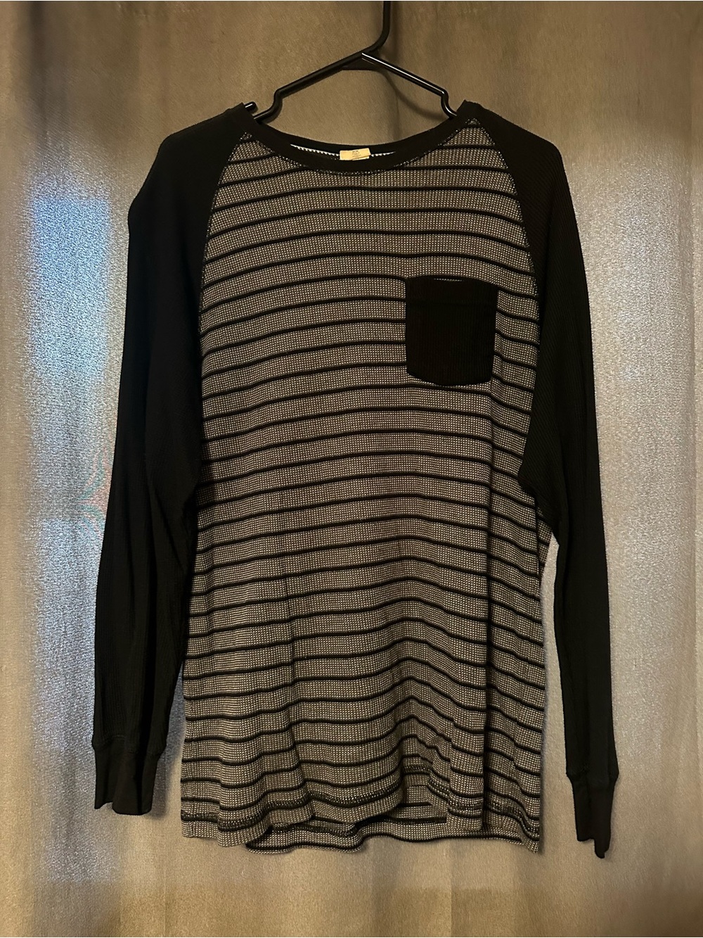 Men's Black & Gray Striped Long-Sleeve Pocket Shirt